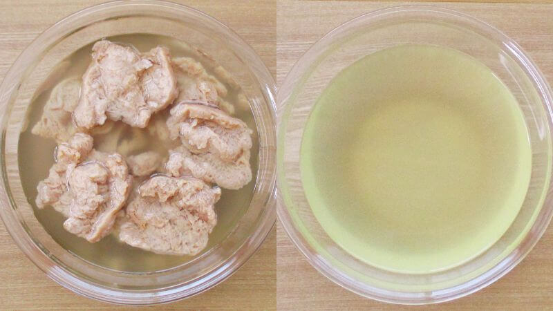 バラ肉風乾燥大豆ミート、押し洗い二回目