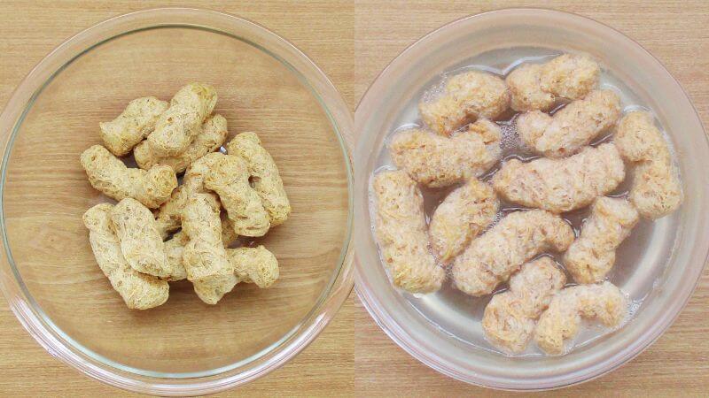 ブロックタイプ大豆ミートを熱湯で戻す