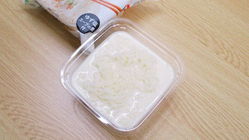 VEGAN TOFU NOODLE ゆず塩：調理中