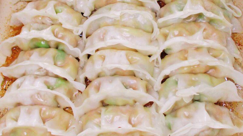 プロテイン餃子を蒸し焼きにする