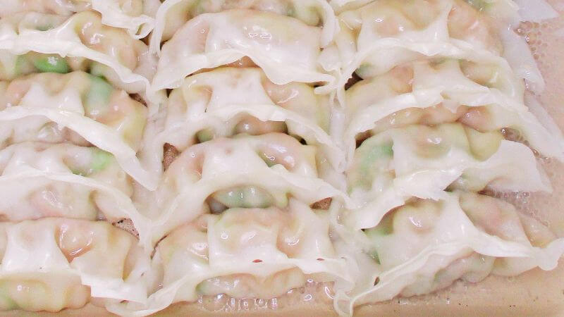 サンホームプロテイン餃子を蒸している状態
