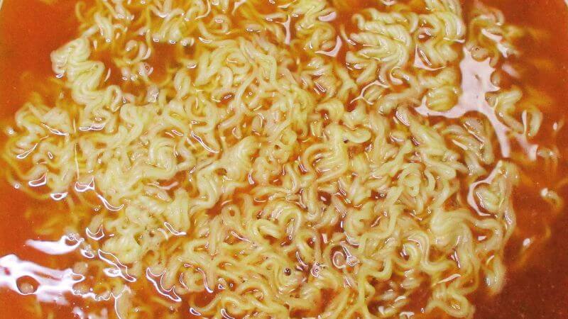 クラタ食品 アルコールフリー ヴィーガンラーメン味噌調理中