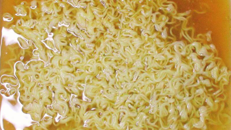 クラタ食品 アルコールフリー ヴィーガンラーメン柚子塩調理中