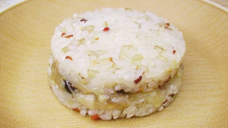 テーブルマーク ビヨンドフリー雑穀ライスバーガーきのこ生姜あん加熱後