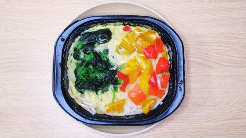 テーブルマーク ビヨンドフリー米粉麺 たっぷり野菜のカルボナーラ風を上から見た図