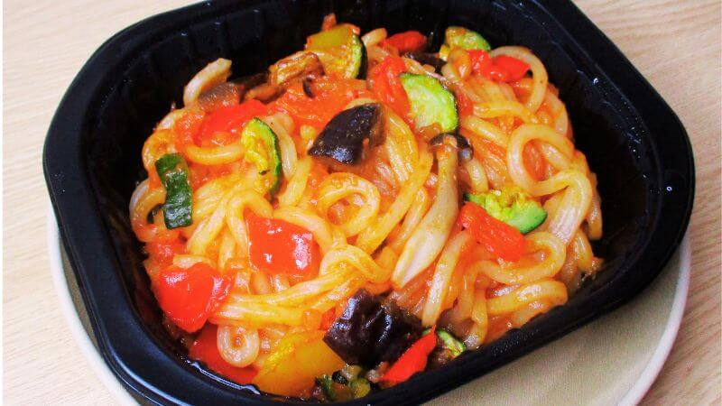 テーブルマーク ビヨンドフリー米粉麺 たっぷり野菜のトマトパスタ風の加熱後